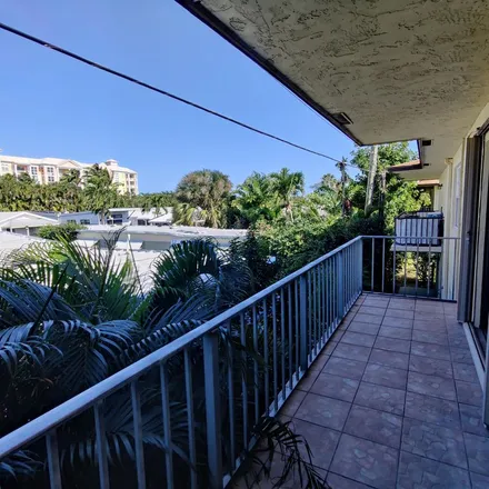 Rent this 2 bed apartment on 45 East View Street in Lantana, FL 33462