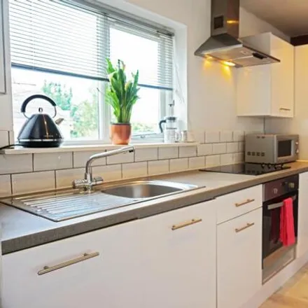 Rent this 2 bed apartment on Cathays Terrace in Cardiff, CF24 4DW