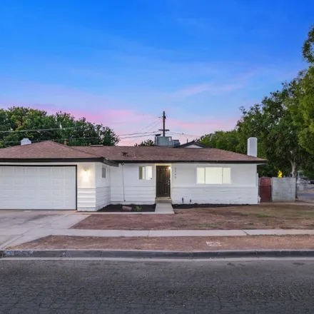 Buy this 3 bed house on 2445 East Swift Avenue in Fresno, CA 93726