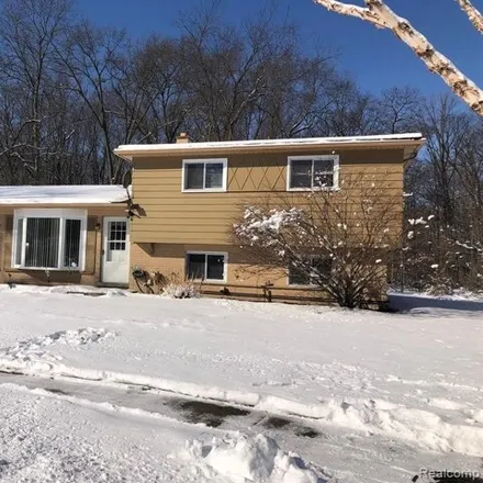 Rent this 4 bed house on 8960 Buffalo Drive in Commerce Charter Township, MI 48382