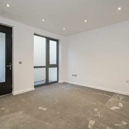 Image 7 - Gunnersbury Mews, Strand-on-the-Green, London, W4 4BF, United Kingdom - Townhouse for rent