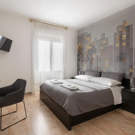 Image 2 - Via Riva di Trento, 20139 Milan MI, Italy - Room for rent