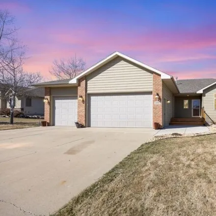 Buy this 5 bed house on 708 West LaQuinta Street in Sioux Falls, SD 57108