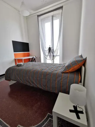 Rent this 7 bed room on Arredo bagno in Via Calatafimi, 16122 Genoa Genoa