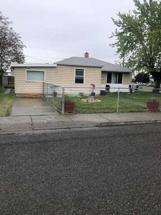 Buy this 3 bed house on 1504 Irving Avenue in Sunnyside, WA 98944