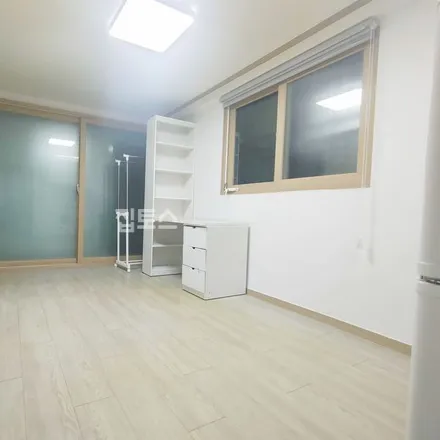 Rent this studio apartment on 서울특별시 광진구 군자동 352-10