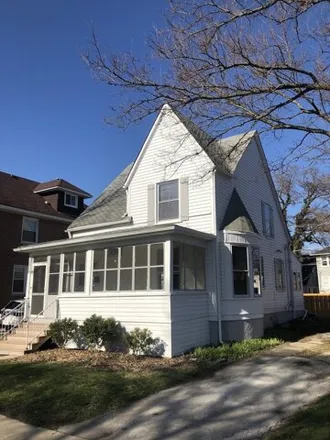 Rent this 3 bed house on 2631 Prairie Avenue in Evanston, IL 60201