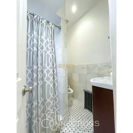 Image 5 - 262 East 2nd Street, New York, NY 10009, USA - Apartment for rent