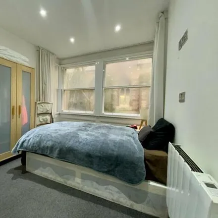 Buy this studio apartment on 24 Brunswick Square in Brighton, BN3 1EH