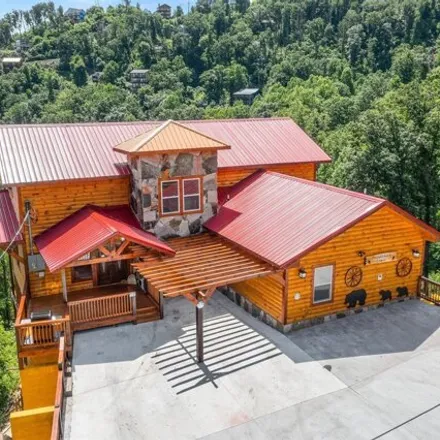 Buy this 7 bed house on 720 Pinecrest Dr in Gatlinburg, Tennessee