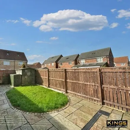 Image 3 - Foundation Close, Redcar, TS10 2GY, United Kingdom - Townhouse for sale