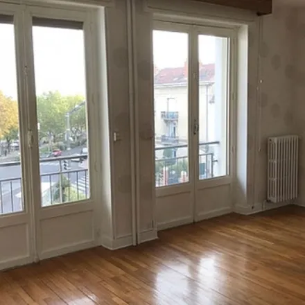 Rent this 3 bed apartment on 10 Place Sully in 63400 Chamalières, France