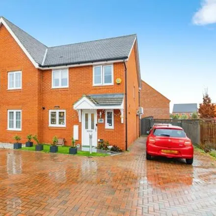 Buy this 3 bed duplex on Sutherland Lane in Bedford, MK40 4TL