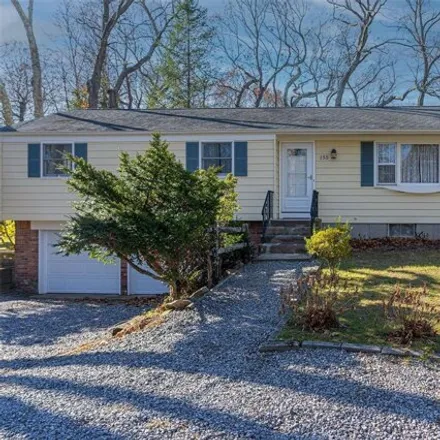 Rent this 3 bed house on 155 Delmar Drive in Laurel, Southold