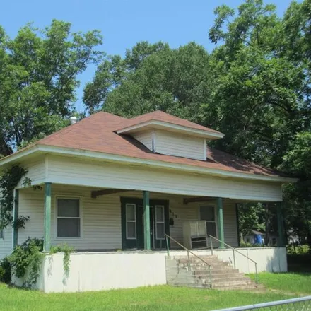 Buy this 4 bed house on 425 South Height Street in Magnolia, AR 71753
