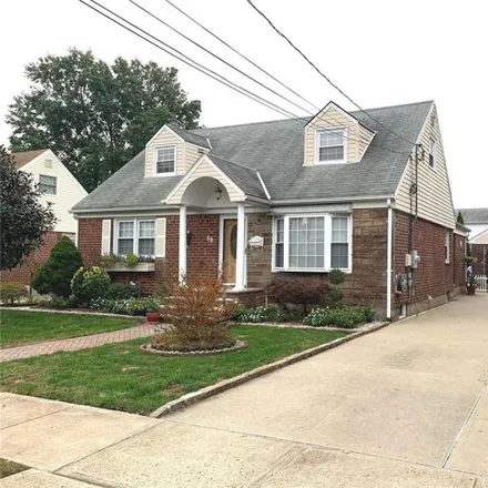 Rent this 3 bed house on 59 12th Avenue in Village of Mineola, North Hempstead