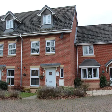 Rent this 3 bed townhouse on Remus Court in Hykeham Moor, LN6 9GZ