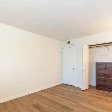 Rent this 3 bed apartment on 18th Court in Santa Monica, CA 90292