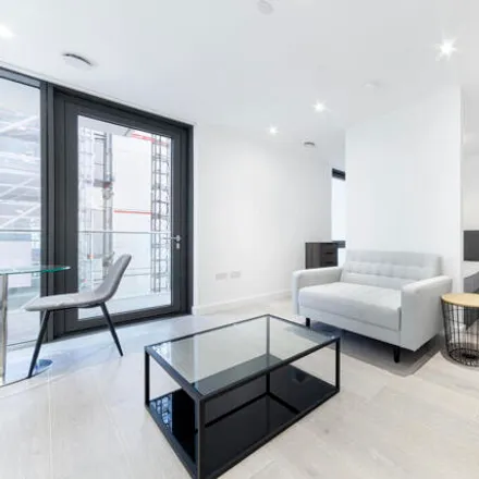 Image 2 - East Tower, 3 City North Place, London, N4 3FS, United Kingdom - Loft for rent
