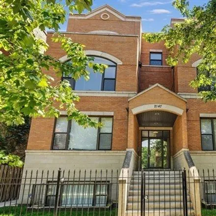 Rent this 3 bed condo on 2145-2147 West Evergreen Avenue in Chicago, IL 60622