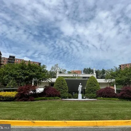 Image 1 - The Towers, 4201 Cathedral Avenue Northwest, Washington, DC 20016, USA - Condo for sale