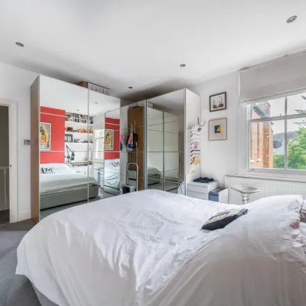 Rent this 3 bed apartment on 53 Highgate West Hill in London, N6 6BB