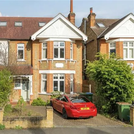 Buy this 5 bed duplex on Woodside Avenue in Elmbridge, KT10 8JG