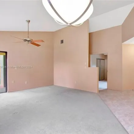 Image 5 - 700 SW 113th Ave, Pembroke Pines, Florida, 33025 - House for sale