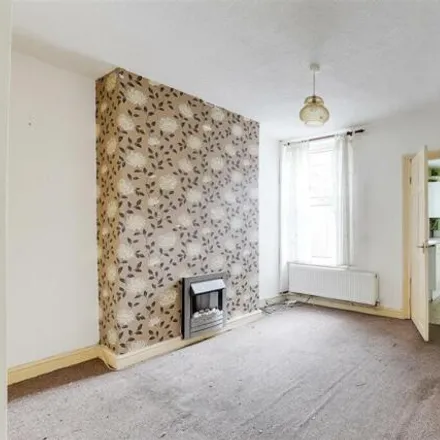 Image 2 - Wycliffe Grove, Nottingham, NG3 5FL, United Kingdom - Townhouse for sale