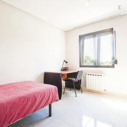 Rent this 5 bed room on Vía Lusitana in 28025 Madrid, Spain