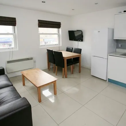 Image 5 - Colstead House, Timberland Road, St. George in the East, London, E1 2NT, United Kingdom - Apartment for rent
