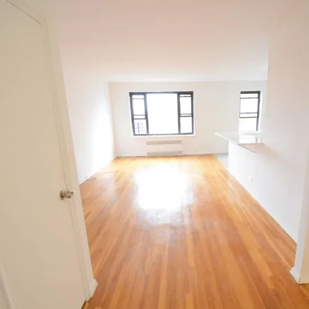 Rent this 1 bed condo on Henry Hudson Parkway in New York, NY 10463