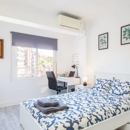 Rent this 3 bed room on Avinguda de Burjassot in 31, 46009 Valencia