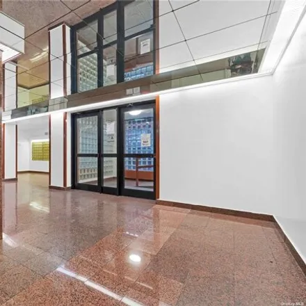 Image 3 - 94-30 58th Avenue, New York, NY 11373, USA - Apartment for sale