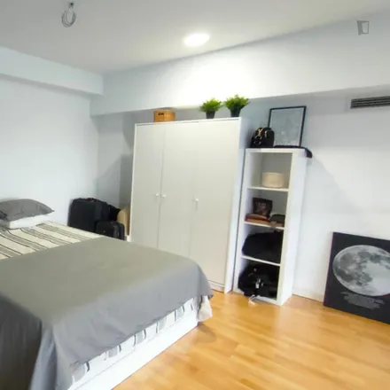Rent this studio apartment on Madrid in Shell, Carretera de Fuencarral
