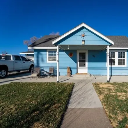 Buy this 3 bed house on 705 West Maple Street in Garden City, KS 67846