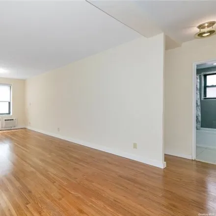 Image 7 - 46 Grace Ave Apt 2G, Great Neck, New York, 11021 - Apartment for sale