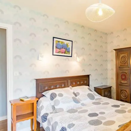 Rent this 4 bed house on 29910 Trégunc