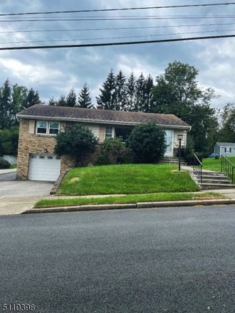 Rent this 3 bed house on Totowa Rd in Totowa, NJ