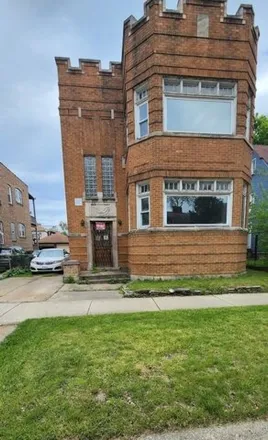 Buy this 6 bed house on 7441 South Crandon Avenue in Chicago, IL 60617