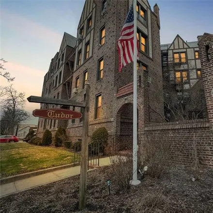 Image 1 - The Rockville Tudor, 12 Hempstead Avenue, Village of Rockville Centre, NY 11570, USA - Apartment for sale