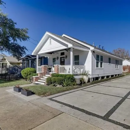 Rent this 2 bed house on Stanton's City Bites in 1420 Edwards Street, Houston