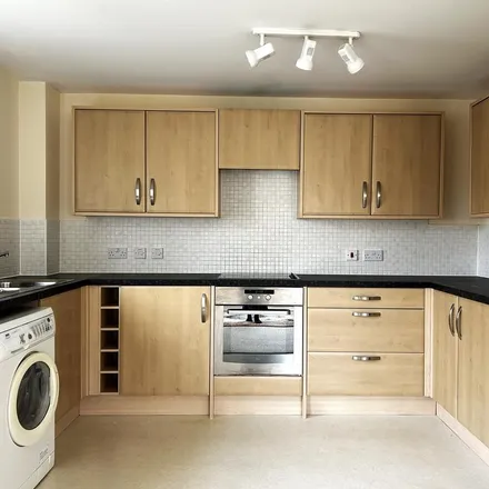 Image 3 - Madley Brook Lane, Witney, OX28 1FT, United Kingdom - Apartment for rent