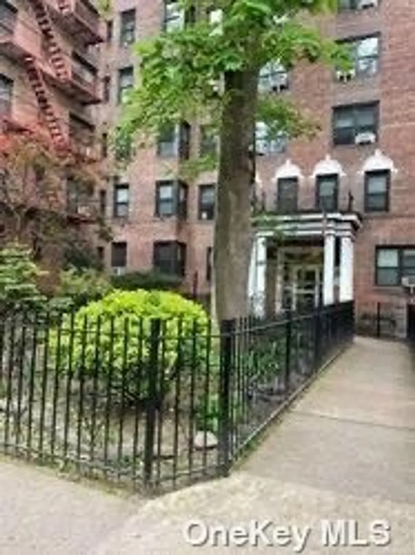 Dorset Apartments, 34th Avenue, New York, NY 11372, USA | 1 bed apartment for rent