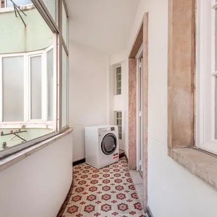Image 2 - Minipreço, Avenida Duque de Loulé 77, 1050-088 Lisbon, Portugal - Apartment for rent