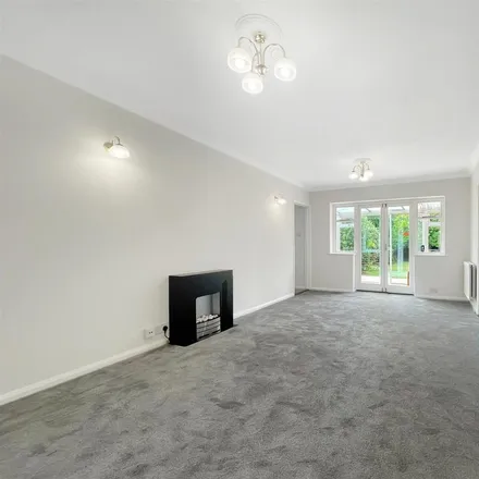 Image 2 - Lansdell Avenue, High Wycombe, HP12 4UQ, United Kingdom - House for rent