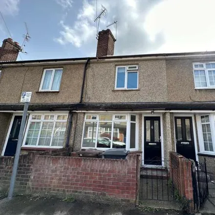 Rent this 2 bed townhouse on Victoria Crescent in Chelmsford, CM1 1QF