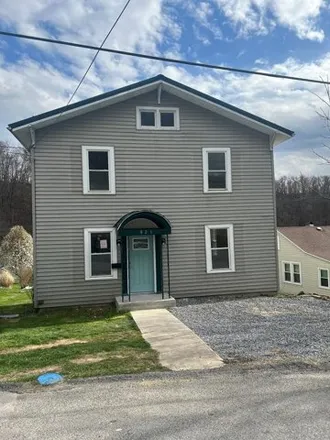 Buy this 3 bed house on 819 Lyndale Avenue in Bluefield, WV 24701