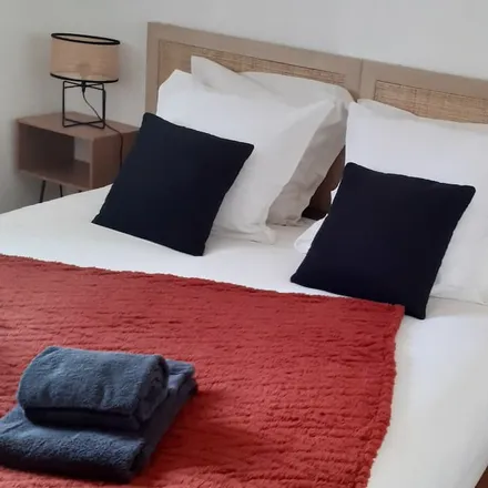 Rent this 1 bed apartment on 30700 Uzès
