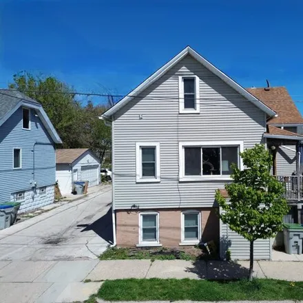 Buy this studio house on 116 West Maple Street in Milwaukee, WI 53204